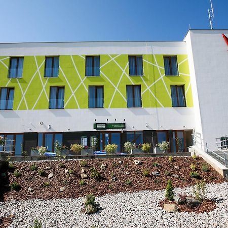 Nad Kralovnou Hotel & Restaurant Прага Экстерьер фото