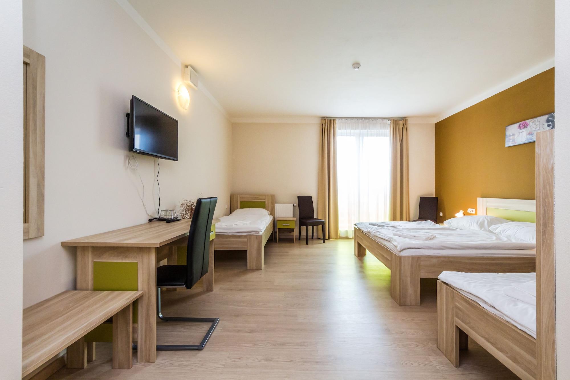 Nad Kralovnou Hotel & Restaurant Прага Экстерьер фото