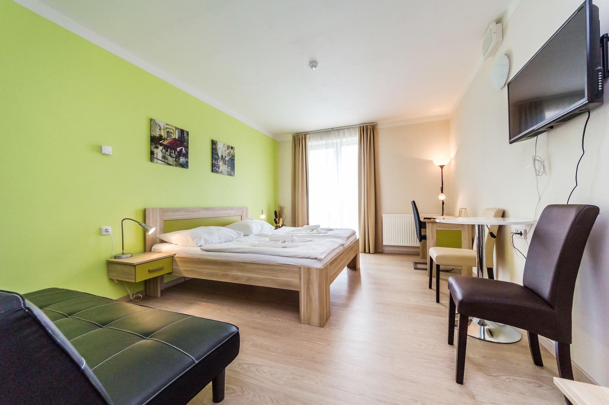 Nad Kralovnou Hotel & Restaurant Прага Экстерьер фото