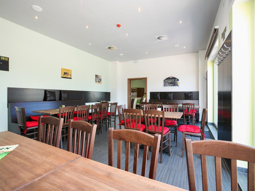 Nad Kralovnou Hotel & Restaurant Прага Экстерьер фото