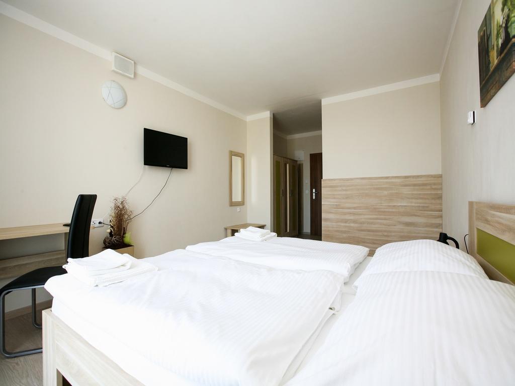 Nad Kralovnou Hotel & Restaurant Прага Экстерьер фото