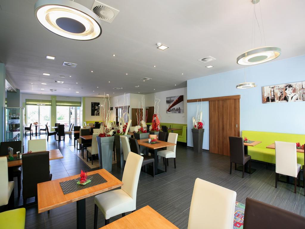 Nad Kralovnou Hotel & Restaurant Прага Номер фото