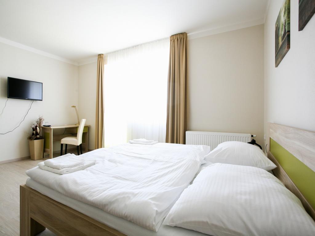 Nad Kralovnou Hotel & Restaurant Прага Номер фото