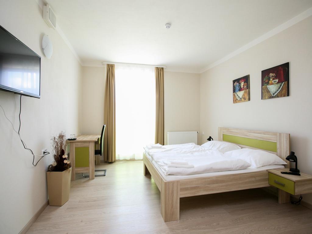 Nad Kralovnou Hotel & Restaurant Прага Номер фото