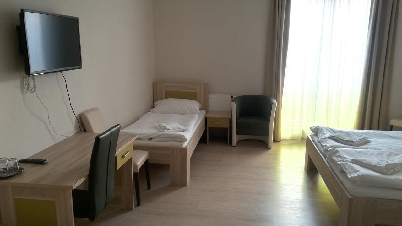 Nad Kralovnou Hotel & Restaurant Прага Экстерьер фото