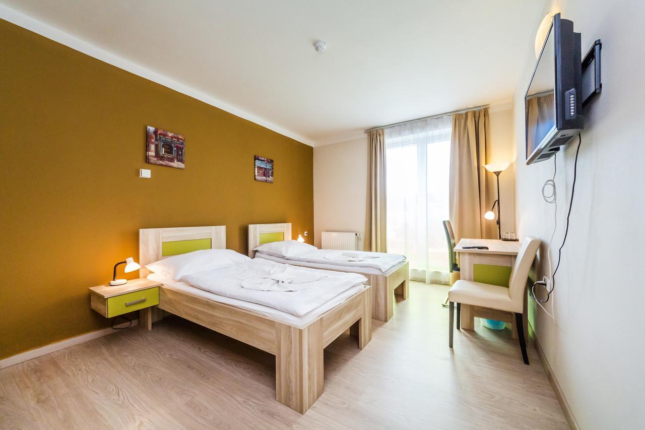 Nad Kralovnou Hotel & Restaurant Прага Экстерьер фото